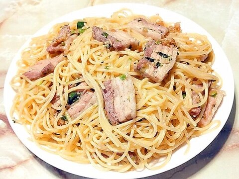 ガーリックがガツン!豚バラとにんにくのパスタ♪